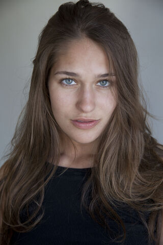 File:ACTOR-Lola Kirke.jpg