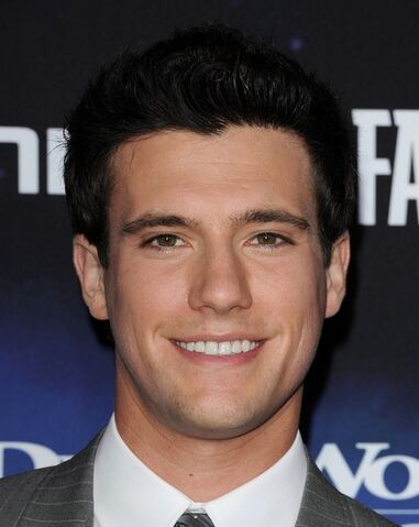 File:DrewRoy-FallingSkiesScreening.jpg
