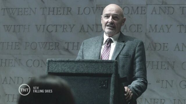 File:Falling-Skies-S2E9-Img-10- -Terry-OQuinn-Arthur-Manchester.jpg