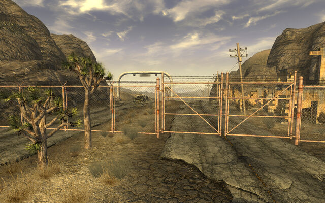 File:Gate to Long 15.jpg