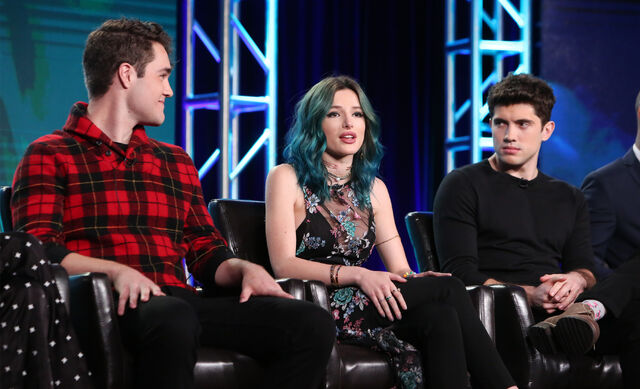 File:Famous-in-love-tca.jpg