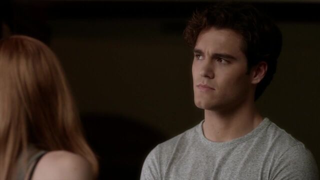 File:Famous.in.Love.S01E01.720p.HDTV.x264-FLEET 1357.jpg
