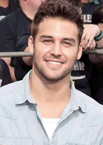 File:RyanGuzman.jpg