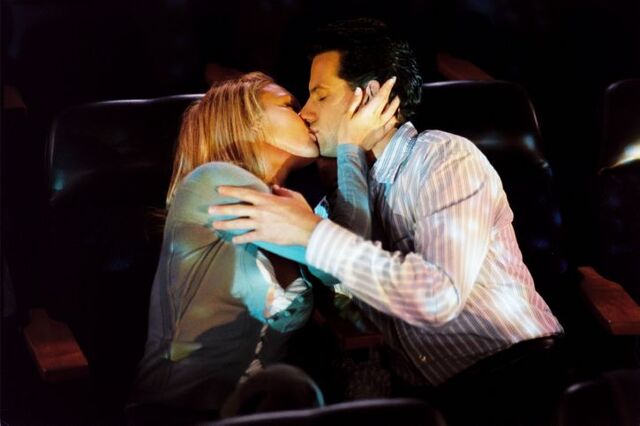 File:Reed and Sue kiss.jpg