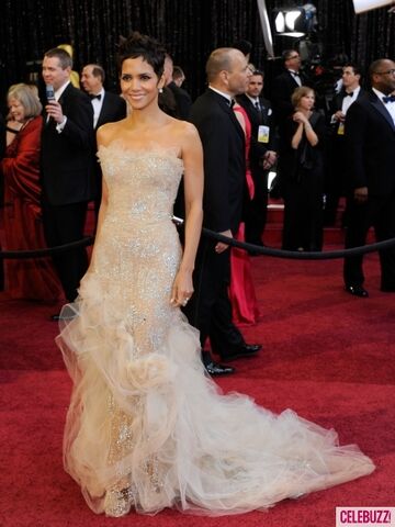 File:Best-Dressed-at-the-2011-Oscars-435x580.jpeg