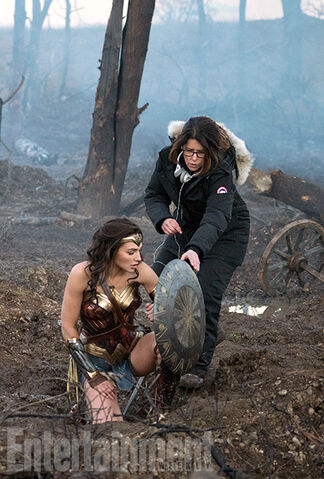 File:Wonder-Woman-Gal-Gadot-Patty-Jenkins-5.jpg