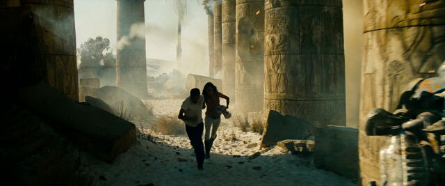File:Transformers-revenge-movie-screencaps.com-15159.jpg