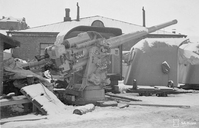 File:130 mm Pattern 1936.jpg