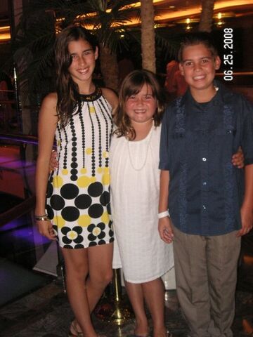 File:Lolo family1.jpg