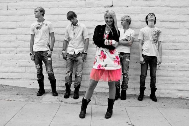 File:Group-Shots-r5-rocks-20478273-720-480.jpg