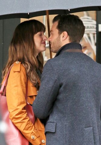 File:Fifty-shades-darker-set-photo-1.jpg