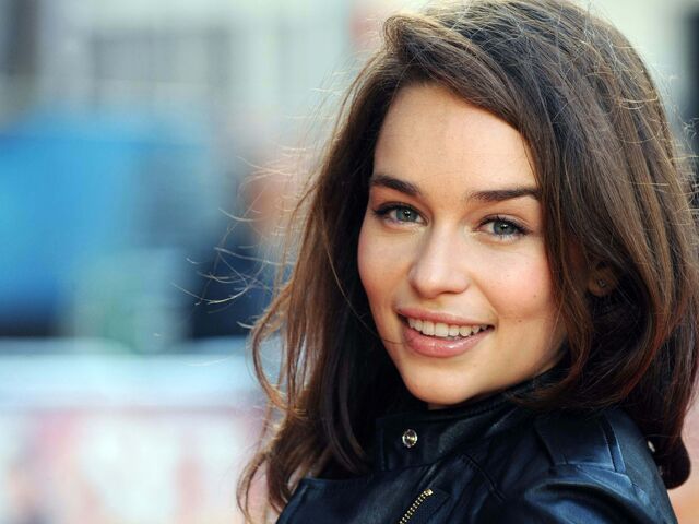 File:Emilia-emilia-clarke-32135801-1600-1200-1-.jpg