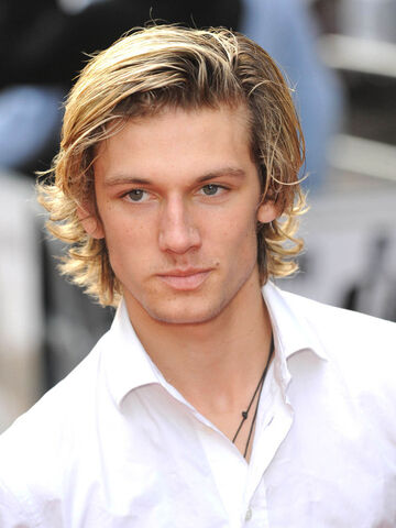File:Alex-pettyfer-1.jpeg