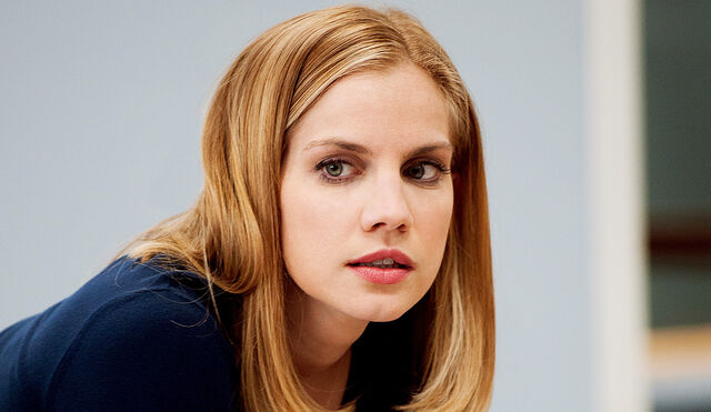 File:AnnaChlumsky Veep.jpg