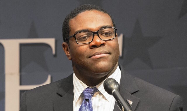 File:SamRichardson Veep.jpg