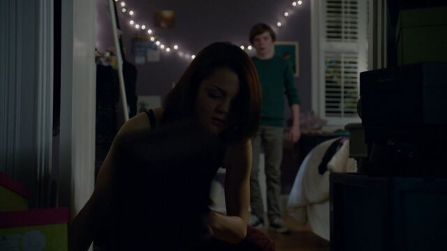 File:1x02 104 Carter, Grant.jpg