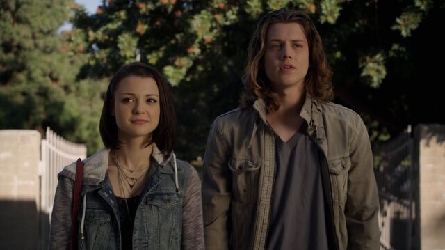 File:1x01 44 Carter, Max.jpg