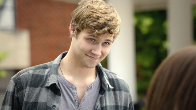 File:S1E3 drive crash looking at carter.jpg