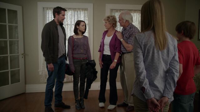 File:1x01 27 David, Carter, Joan, Buddy, Taylor, Grant.jpg