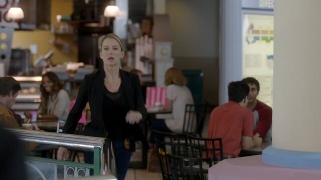 File:1x02 81 Elizabeth.jpg