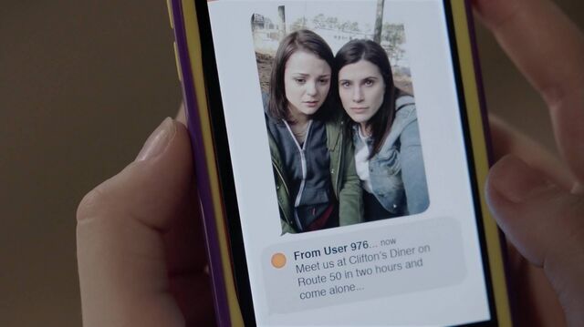 File:2x01 36 Taylor's text message.jpg
