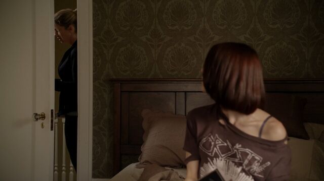 File:1x01 35 Elizabeth, Carter.jpg