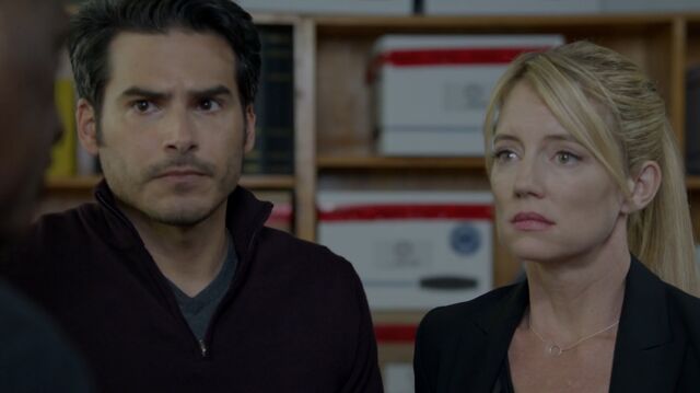 File:1x02 69 Kyle, Elizabeth.jpg