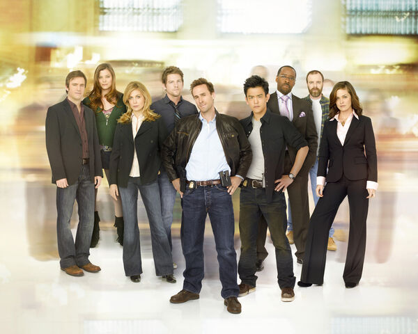 Arquivo:S1-Cast-01.jpg