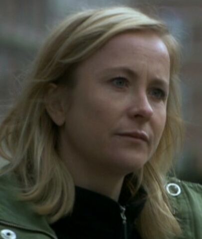 File:Teacher 1x01.jpg