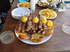 800px-Souvlaki-plate