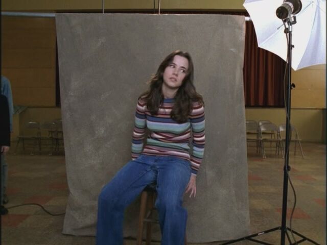 File:Opening-Credits-Linda-Cardellini-freaks-and-geeks-17545111-800-600.jpg