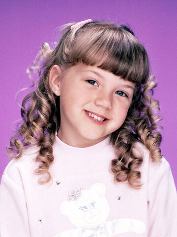 File:Stephanie-full-house-32318723-540-720.jpg