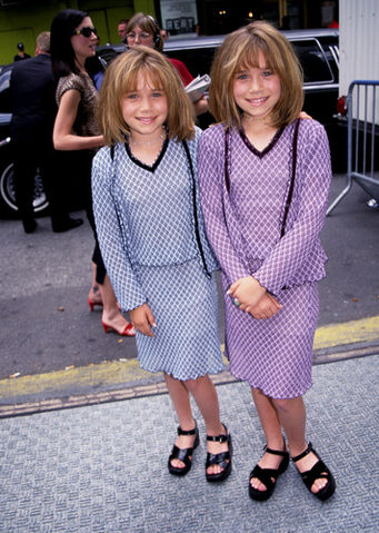 File:Mary-Kate-Ashley-Olsen-childhood-pictures-3278410.jpg