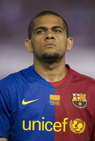 Arquivo:Daniel+Alves+Barcelona+v+Athletic+Bilbao+Copa+RtWKtlFGYssl.jpg