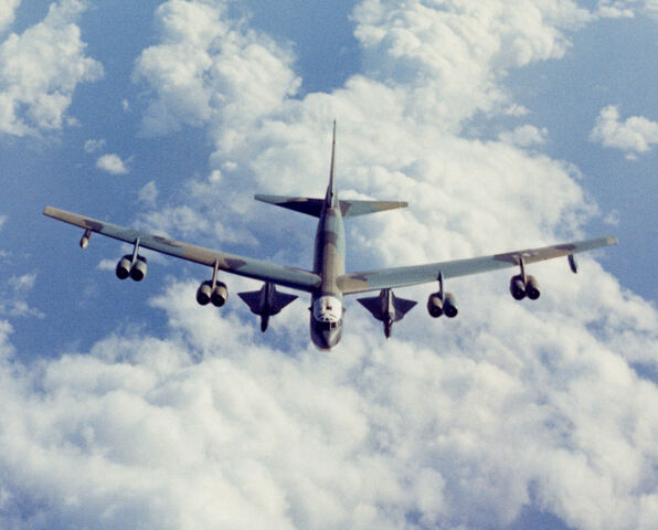 File:B-52 with two D-21s.jpg