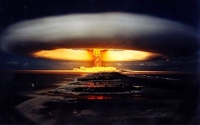 File:Nuclear-bomb-explosion1.jpg