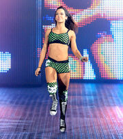 Greendots-aj-lee-32697039-642-722 display image