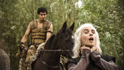 Rakharo saisit Viserys au cou.jpg