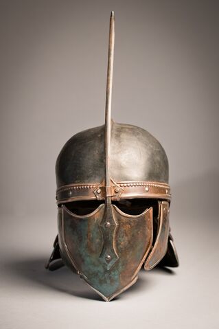 File:Unsullied helmet behind the scenes 1.jpg
