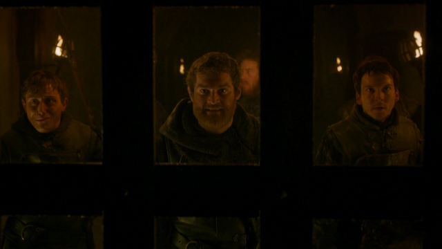 Файл:4x09 Дозорные у внутренних ворот.png