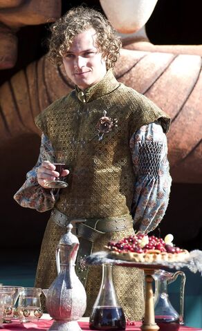 File:Loras-Tyrell-S4-EP-02-T-L-a-t-R.jpg