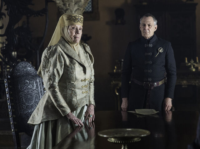 Datei:604 DasBuchdesFremden Olenna Tyrell und Kevan Lennister.jpg