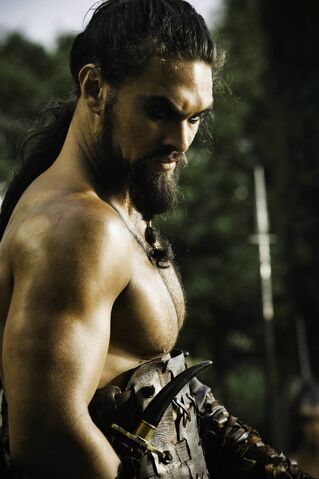 Datei:Khal-Drogo-game-of-thrones-20742562-1065-1600.jpg