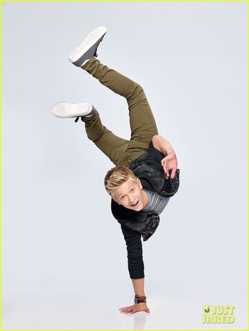 File:One hand stand.jpeg