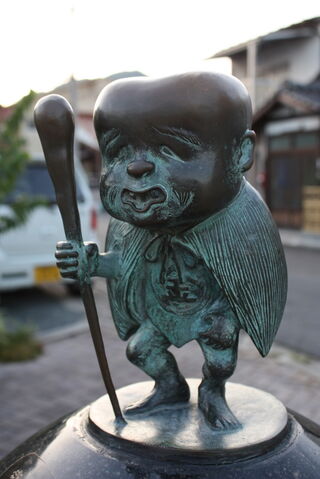 File:Konaki-Jijii statue.jpg
