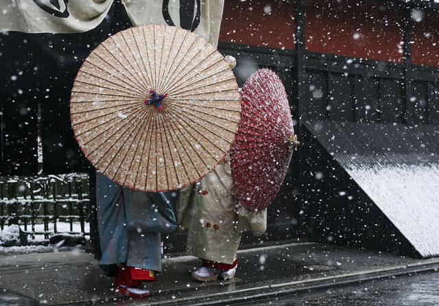 File:Maiko-Geisha-Winter-Photo-Japan-Photography-5.jpeg