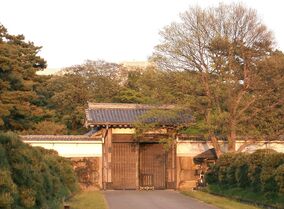 1280px-HanzouMon