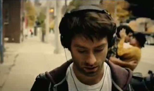Arquivo:Thevioletssong clipe.png