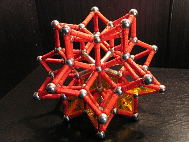 File:Stellated rhombic triacontahedron b.jpg