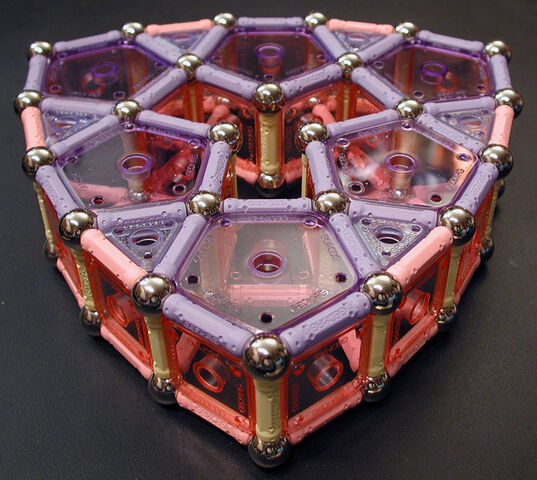 File:Curved Triangle 2.jpg